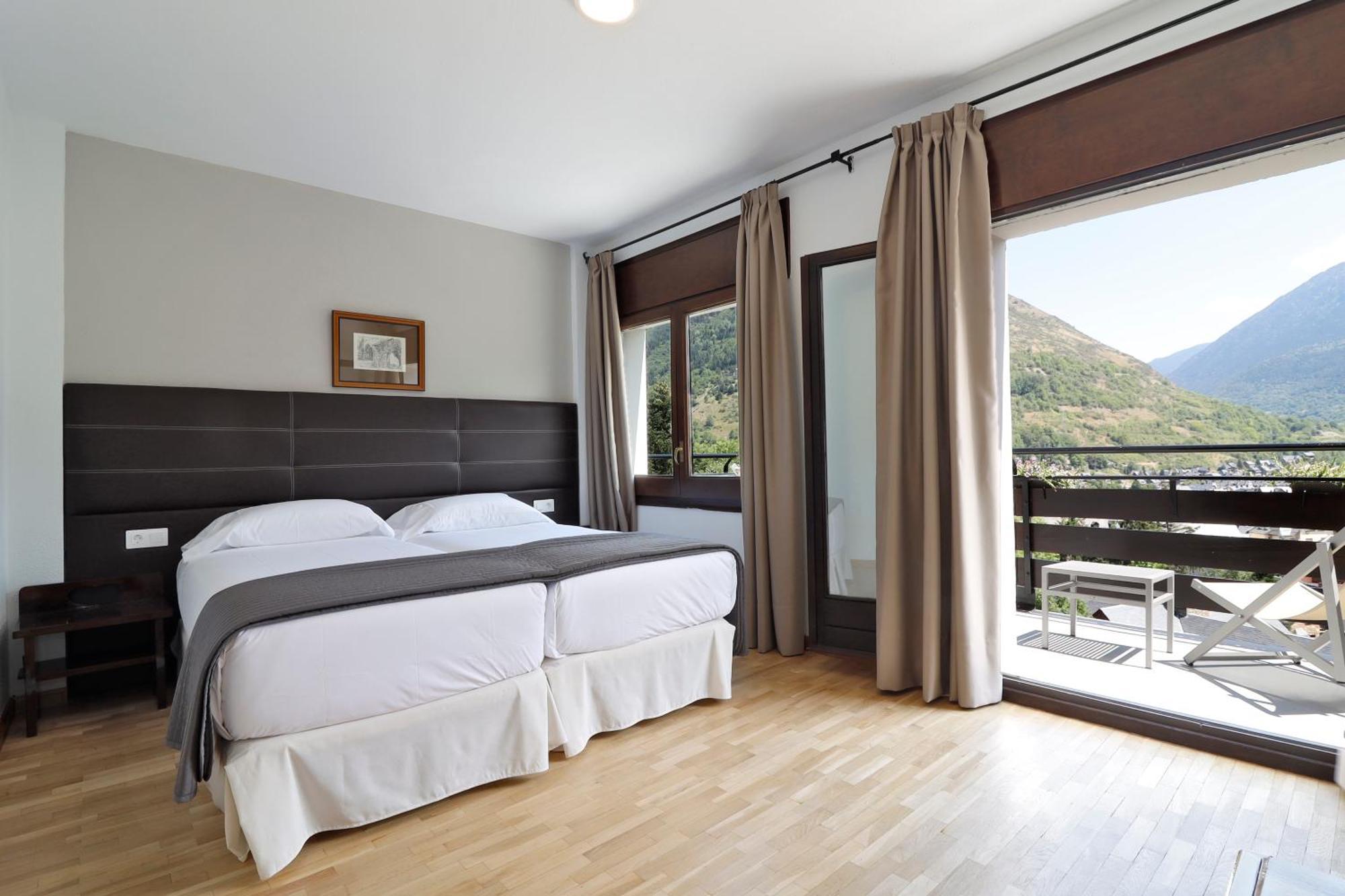 Hotel Blu Aran Vielha Bagian luar foto