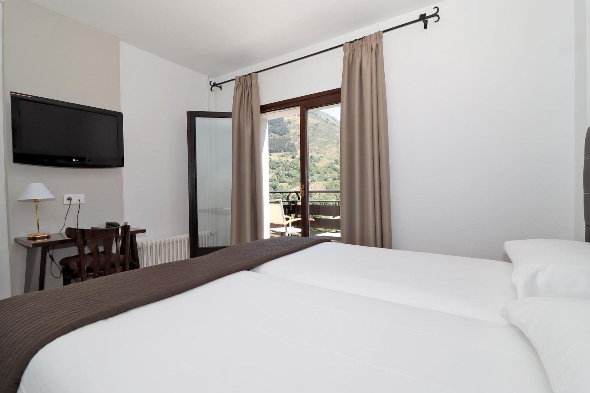 Hotel Blu Aran Vielha Bagian luar foto